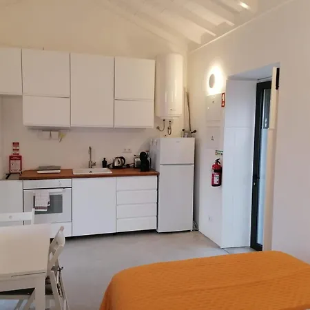 T0 Com Mezanino A Beira-mar Madalena