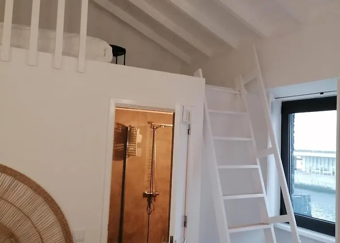 T0 Com Mezanino A Beira-mar Madalena